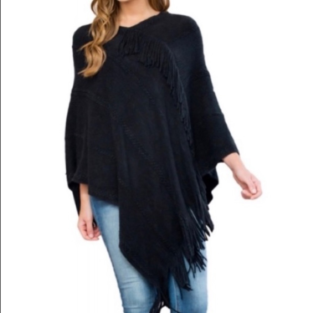 💥NWT💥 black soft fringed poncho
